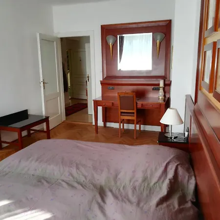 Halada House 公寓 *