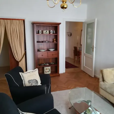 公寓 Halada House 卡罗维发利