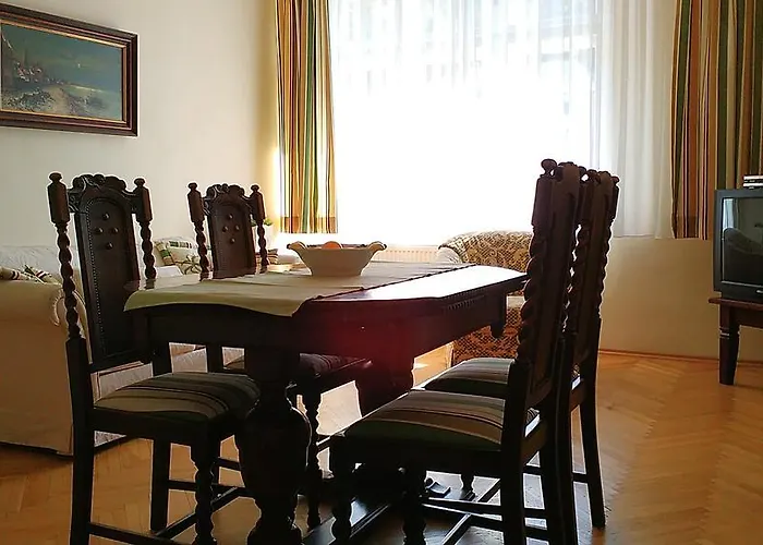 Apartman Halada House