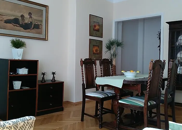 Halada House Apartman *