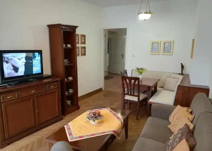 Apartman Halada House *
