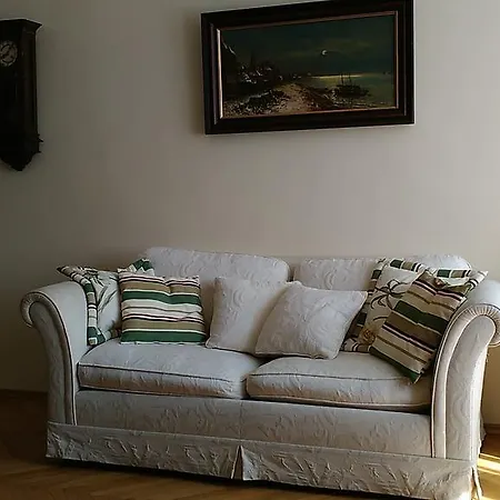 Halada House Apartament *