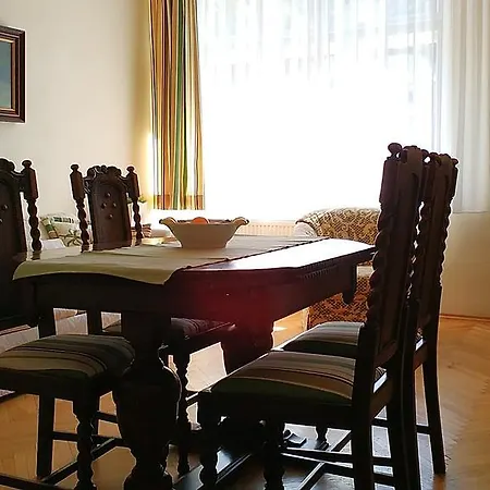 Lägenhet Halada House