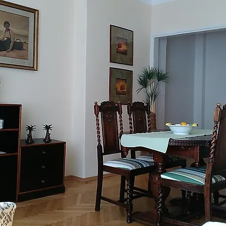 Halada House Apartament *