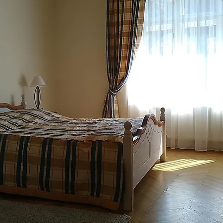 Lägenhet Halada House