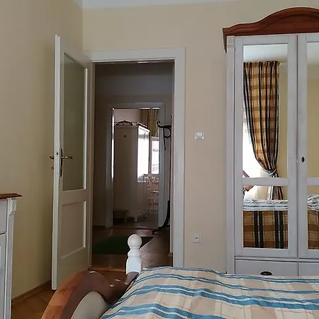 Halada House Apartament *