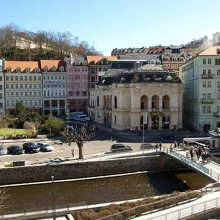 Lägenhet Halada House