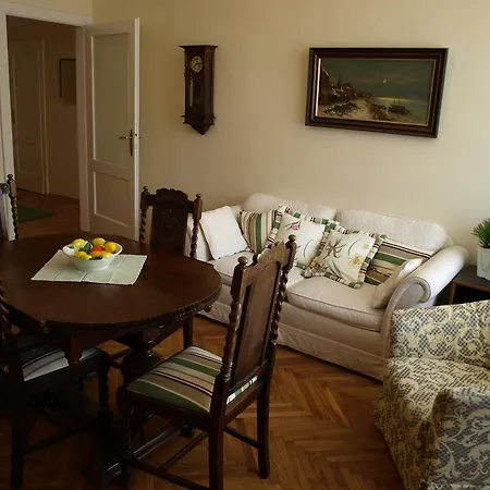 Apartament Halada House *