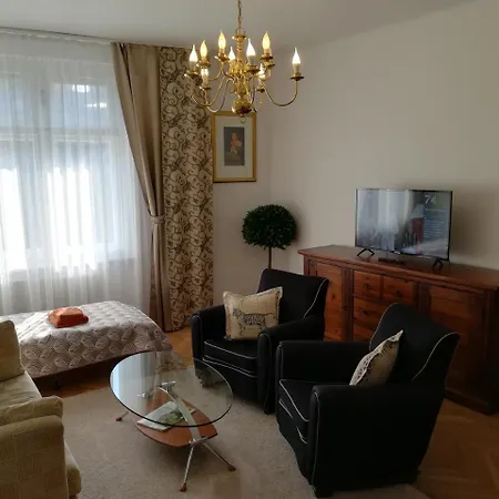 Lägenhet Halada House