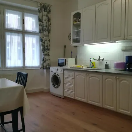 Lägenhet Halada House