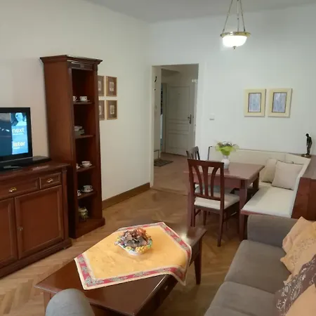 Lägenhet Halada House *